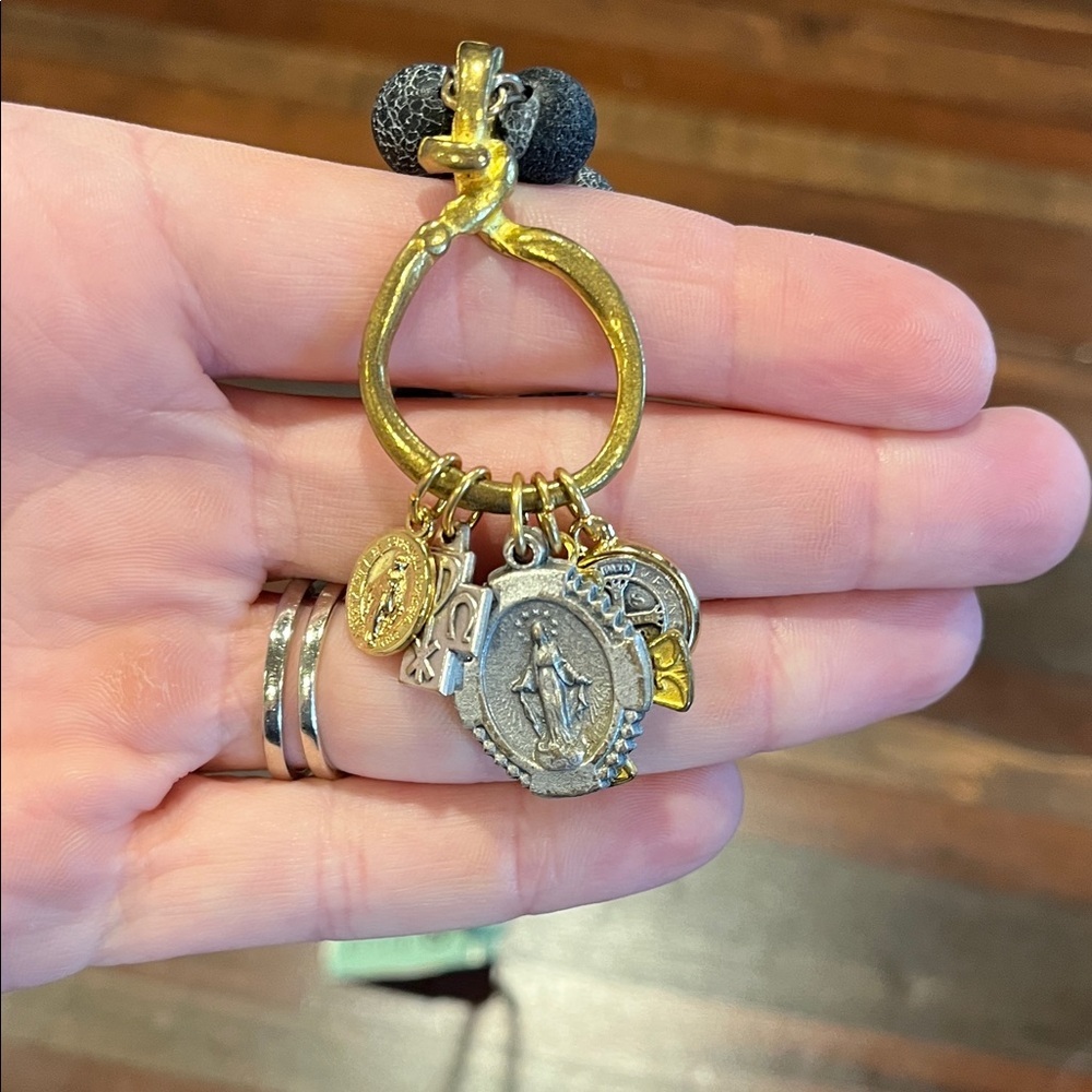 Elegant Black and Gold Charm Necklace - Picture 2 of 2